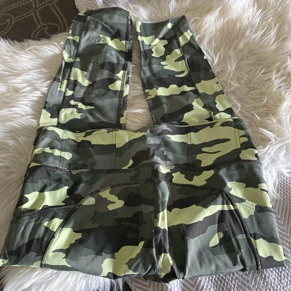 Lululemon Fast and Free High Rise tight Size 10 - Picture 5 of 8